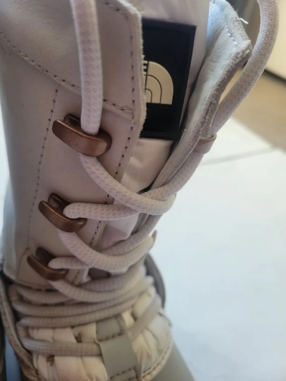 The North Face Women's Yukiona 200 Mid Boots Size 10 Snow Outer Wear Durable